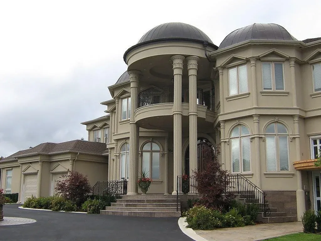 Residence with a curved two-storey portico and paired columns