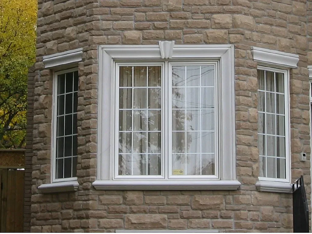 Three-part window surround with a central keystone against stonework