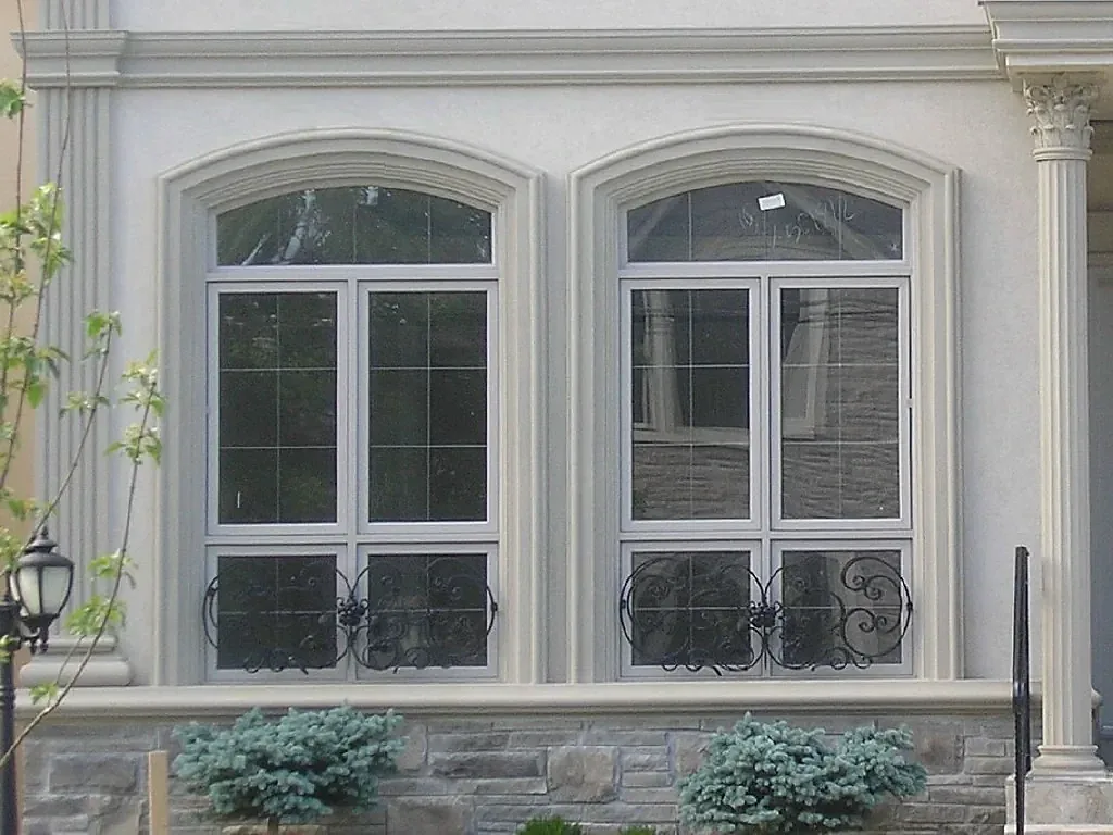 Arched window surround with a keystone and decorative side details