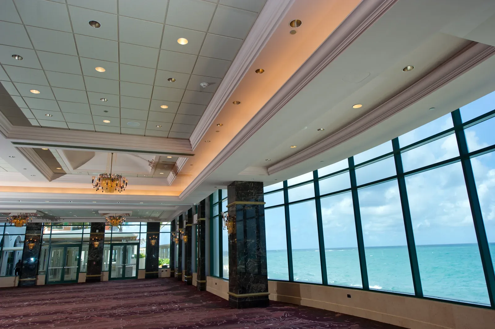 Layered ceiling moulding and cove lighting in an interior event space